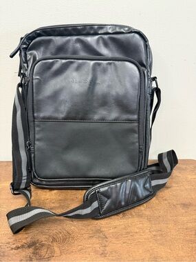 Ben Sherman Black Men’s Crossbody Messenger Bag w Padded Tablet Slot